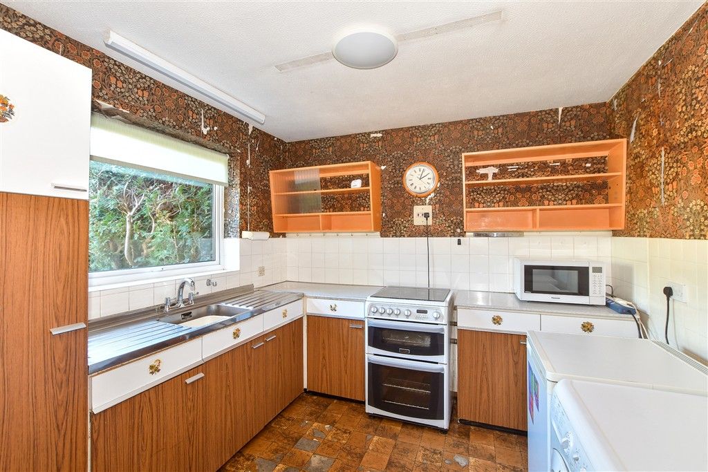 Property photo 3 of 12 Kitchen