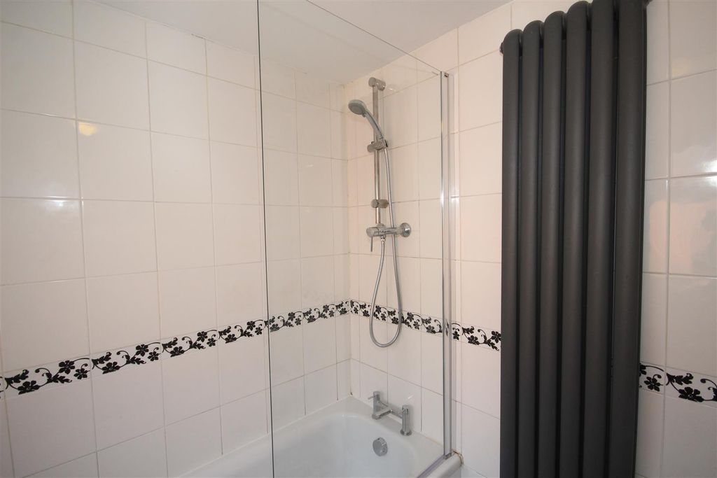 Property photo 1 of 13 Bathroom