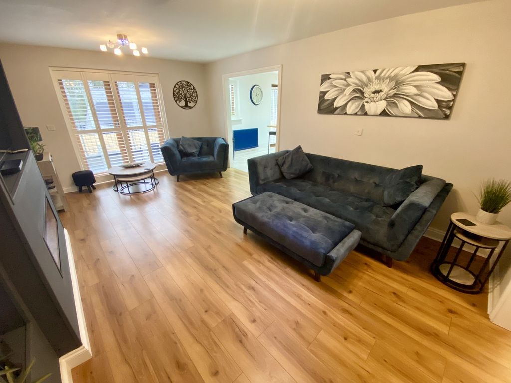 Property photo 2 of 29 Lounge