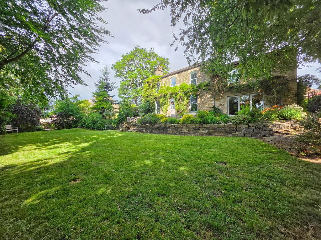 Property photo 1 of 44