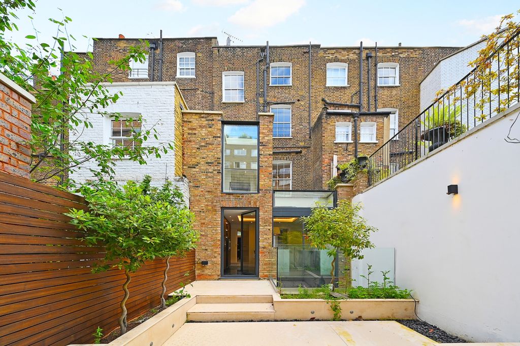 Property photo 1 of 20 20-Albion-Street-04