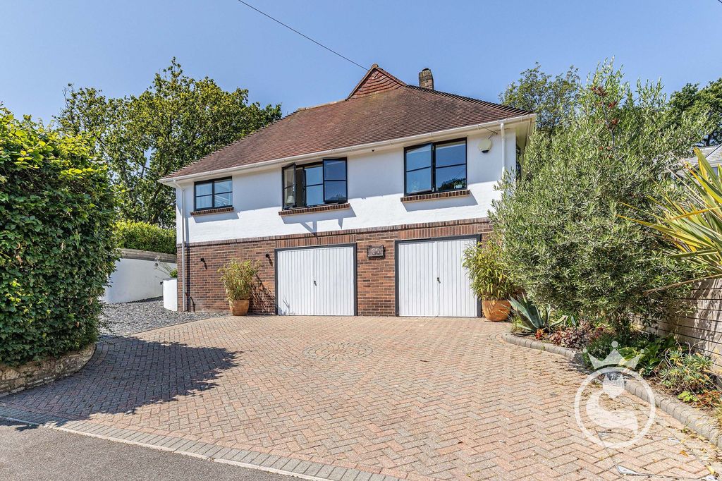Property photo 1 of 33