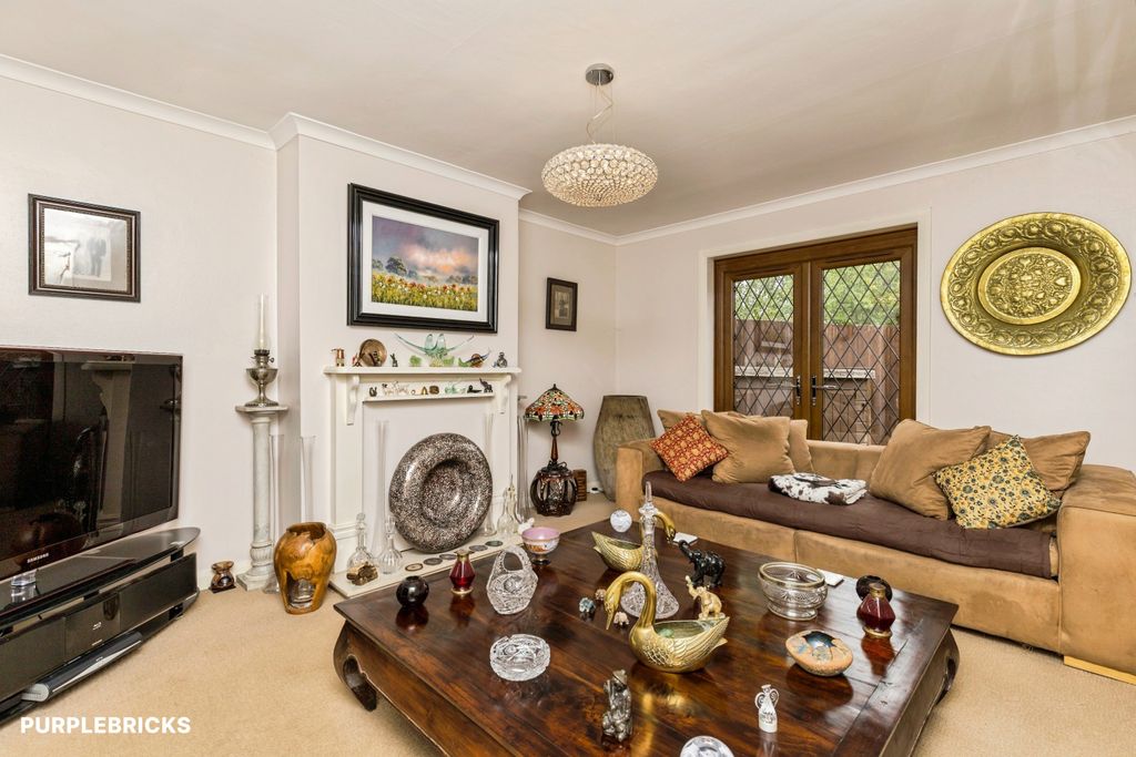 Property photo 2 of 25