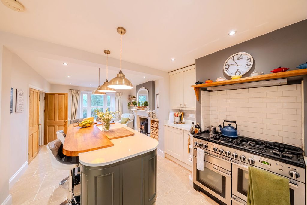 Property photo 3 of 50