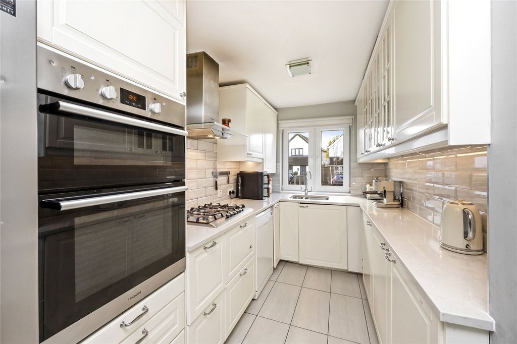 Property photo 3 of 20 Kitchen