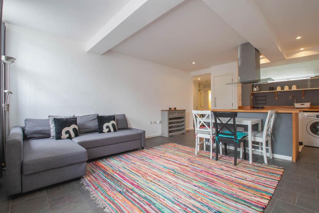 Property photo 2 of 10 Living Room