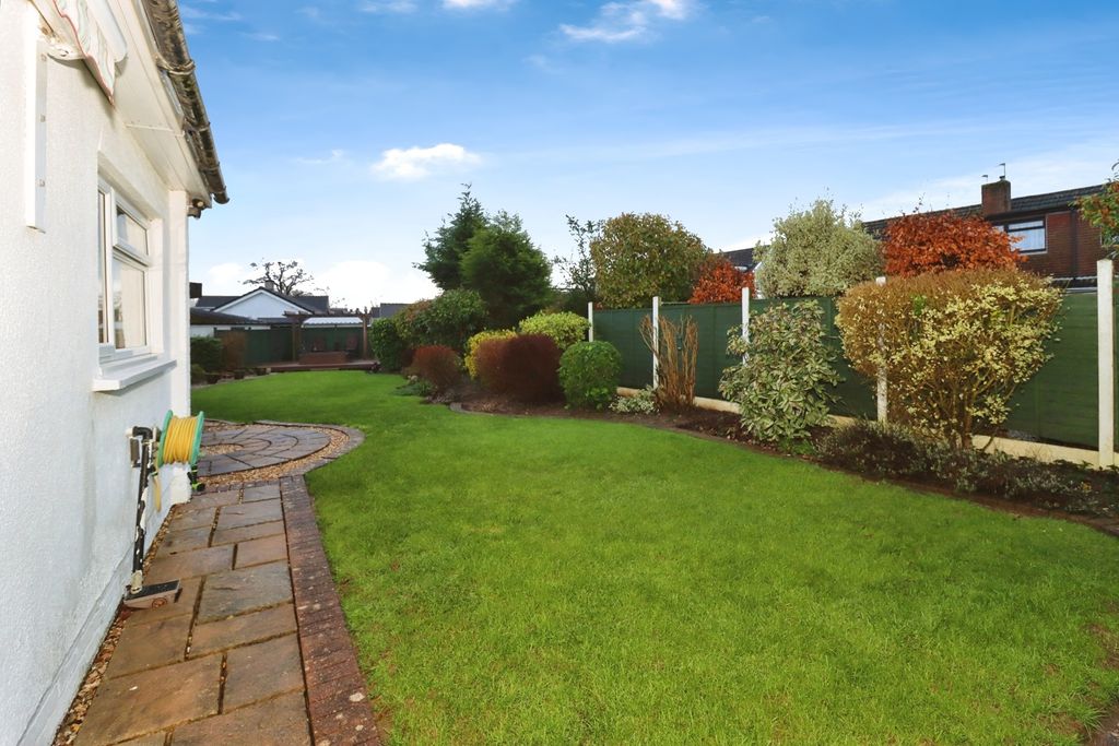 Property photo 2 of 19 Gardnen