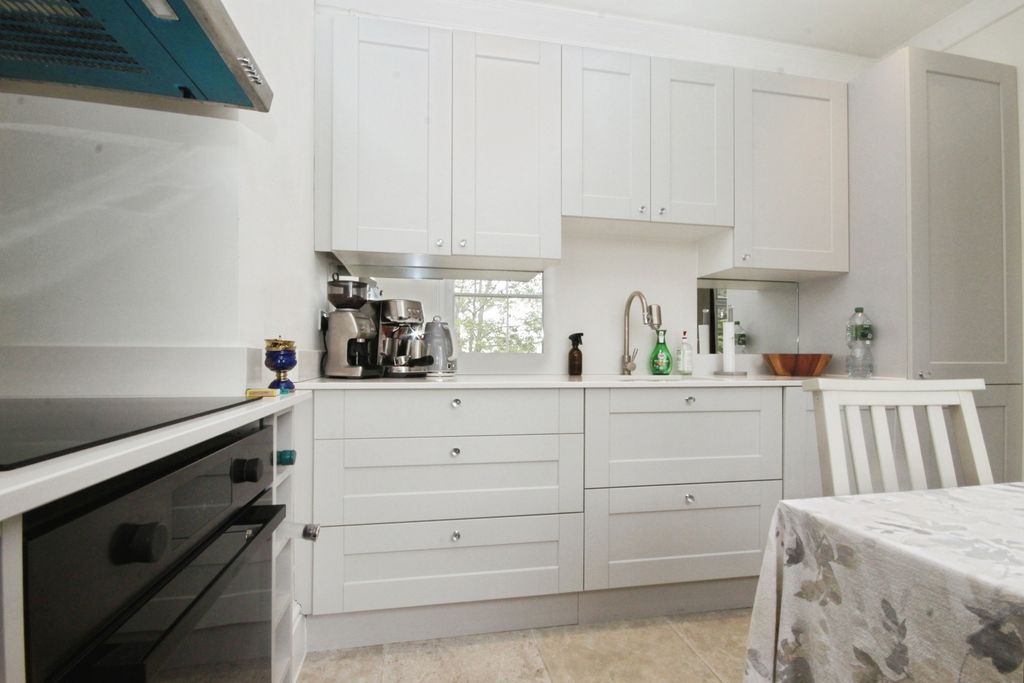 Property photo 3 of 14 Kitchen