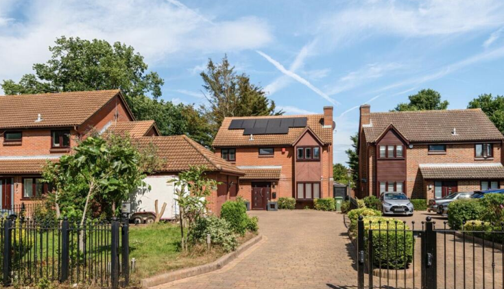 Property photo 2 of 23 Front (Exterior)