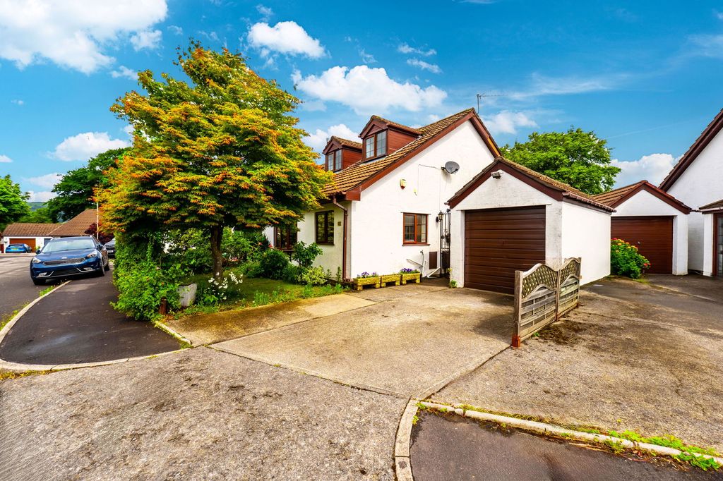 Property photo 3 of 35