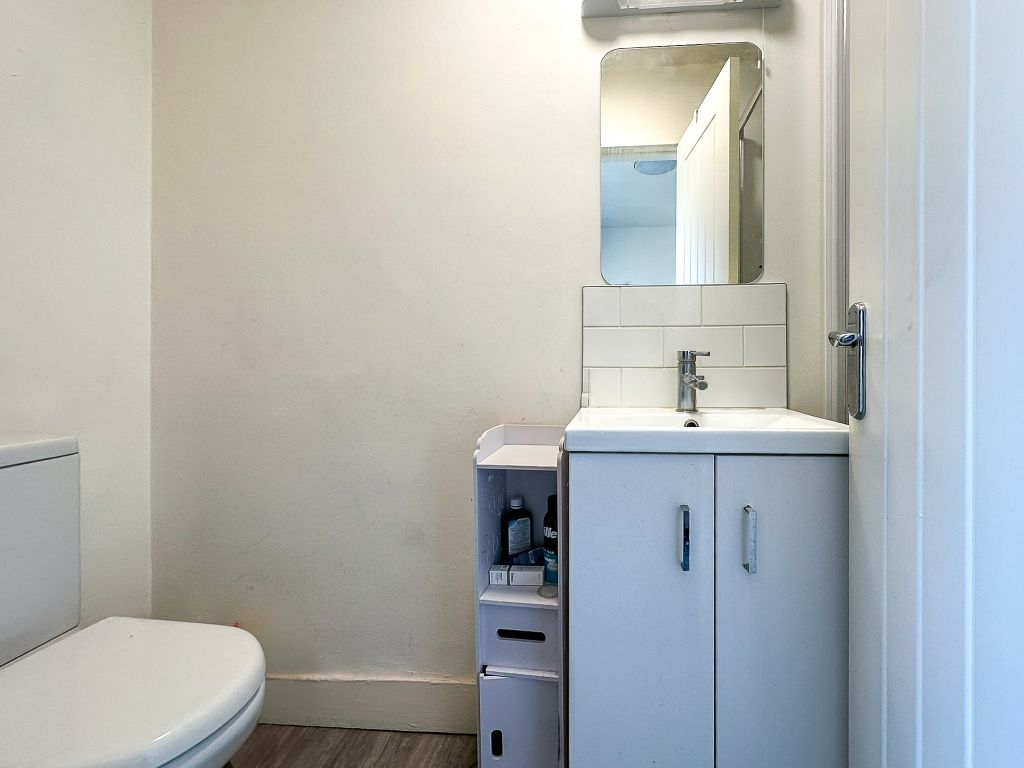 Property photo 3 of 11 Ensuite Shower Room