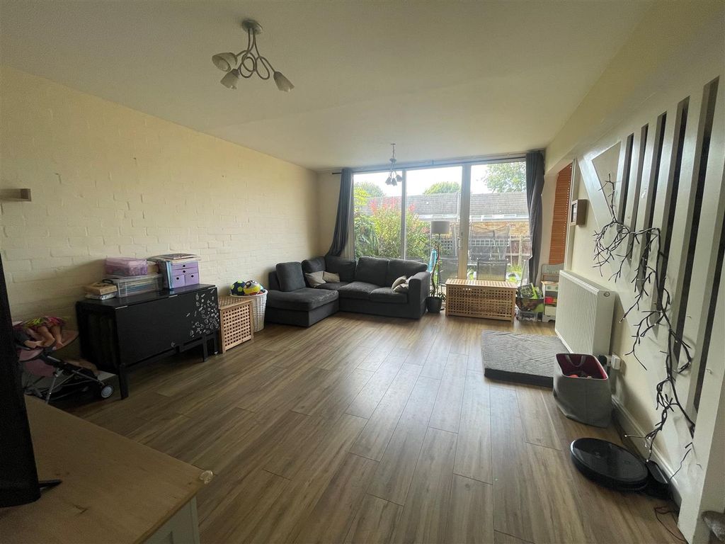 Property photo 2 of 9 Lounge.Jpg