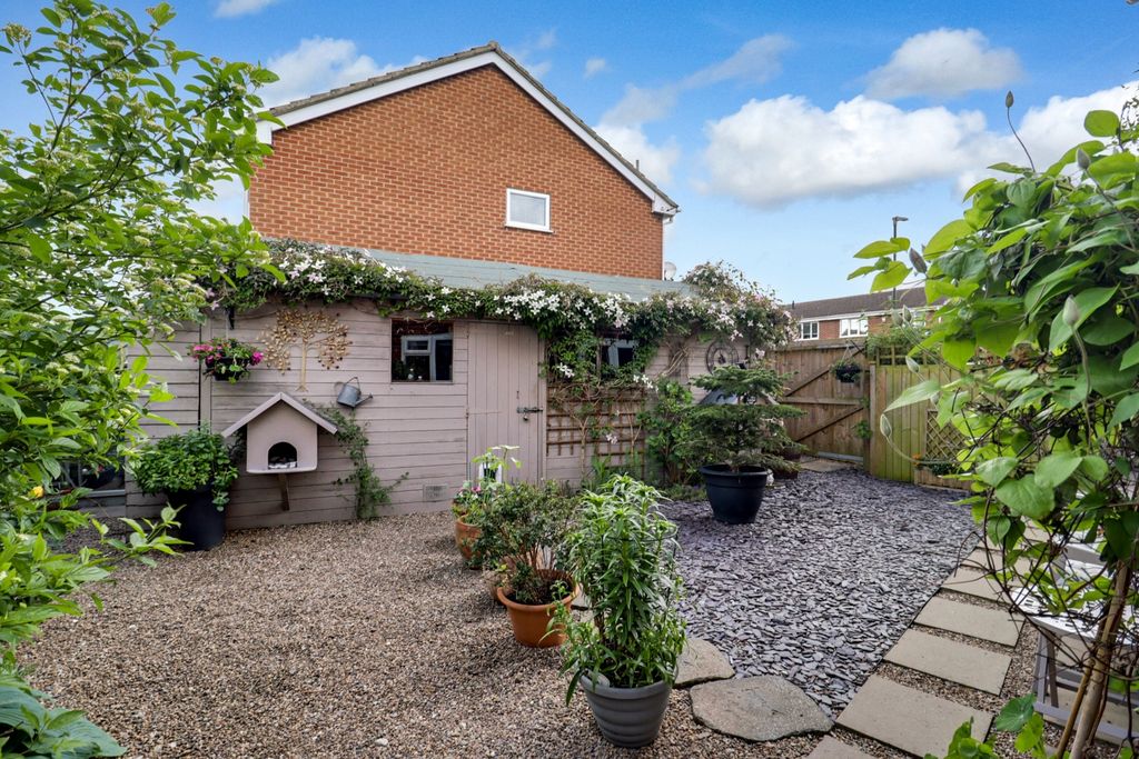 Property photo 2 of 16 Garden