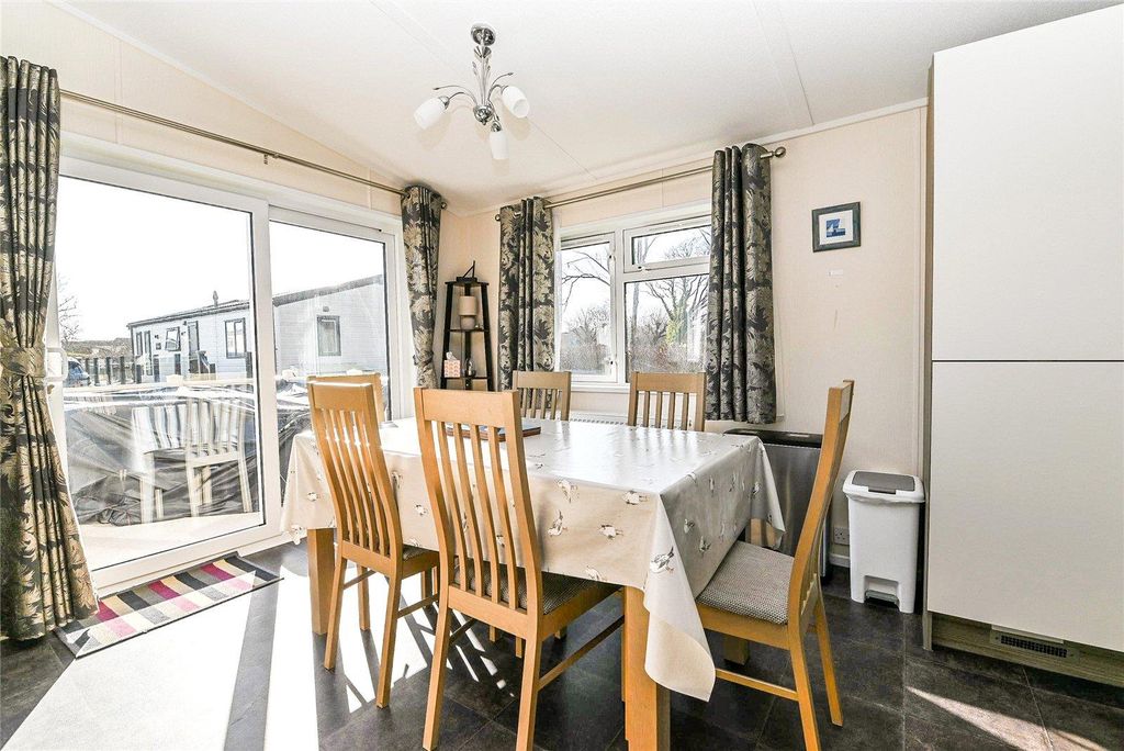 Property photo 3 of 17 Picture No. 22