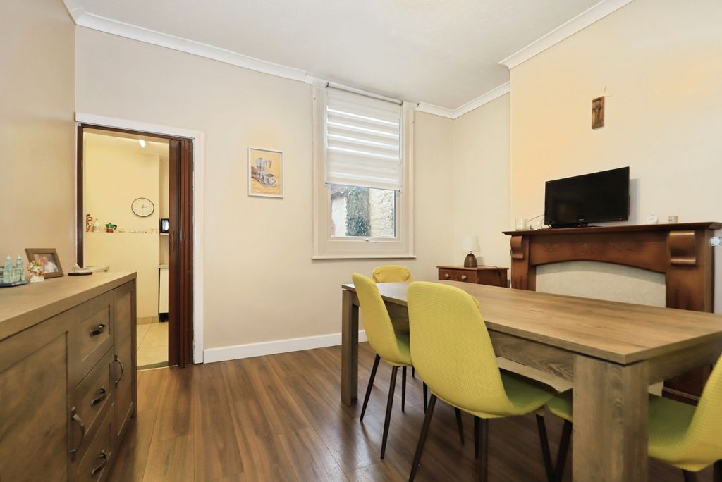 Property photo 3 of 19 Pbox-Img.Jpg