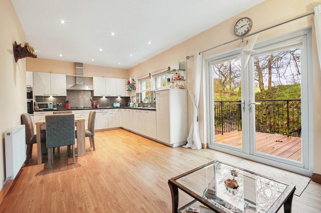 Property photo 3 of 23