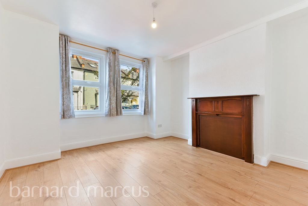 Property photo 2 of 9 Bedroom 1