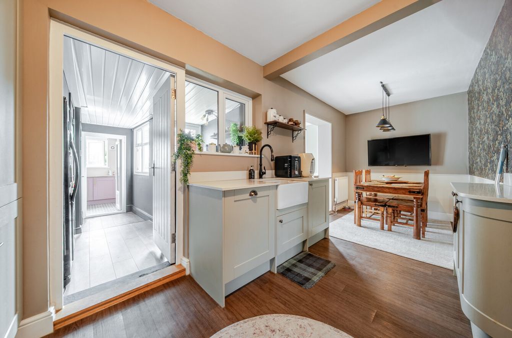 Property photo 3 of 14 1326158-23-687920...