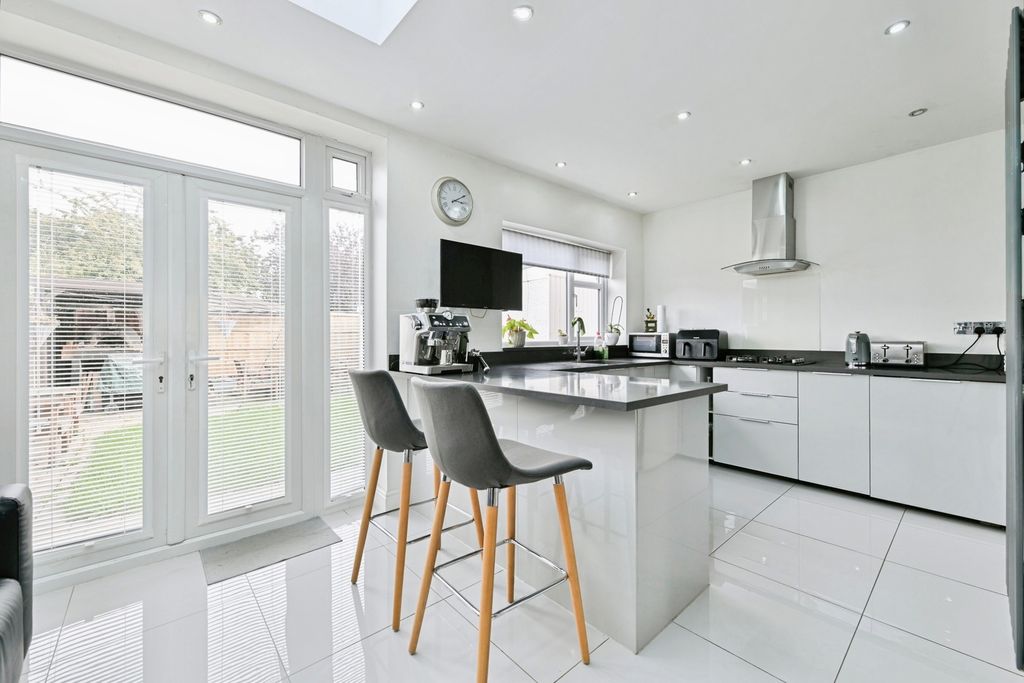 Property photo 2 of 20 Pbox-Img.Jpg
