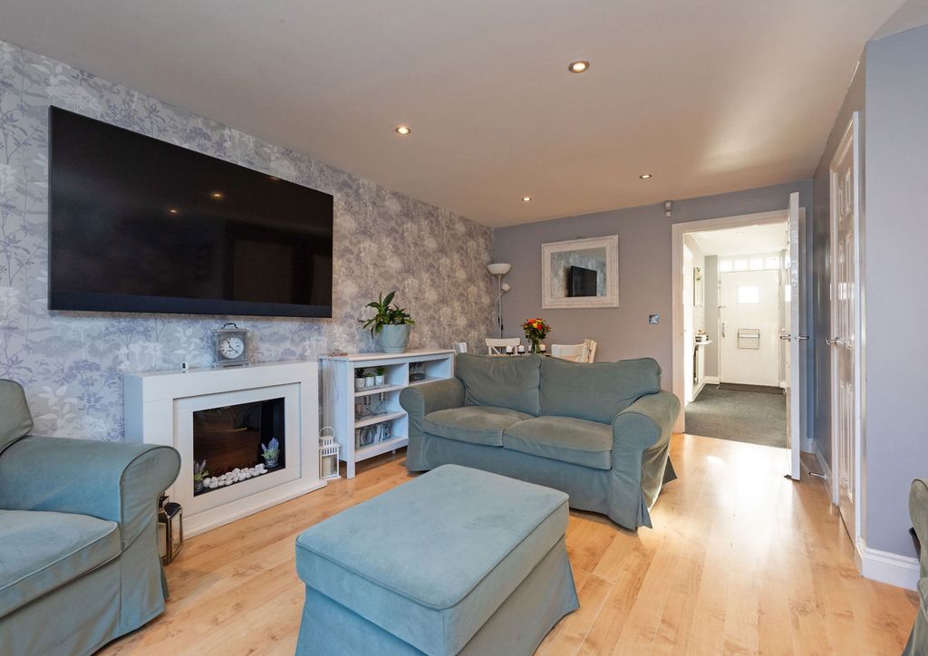 Property photo 3 of 23