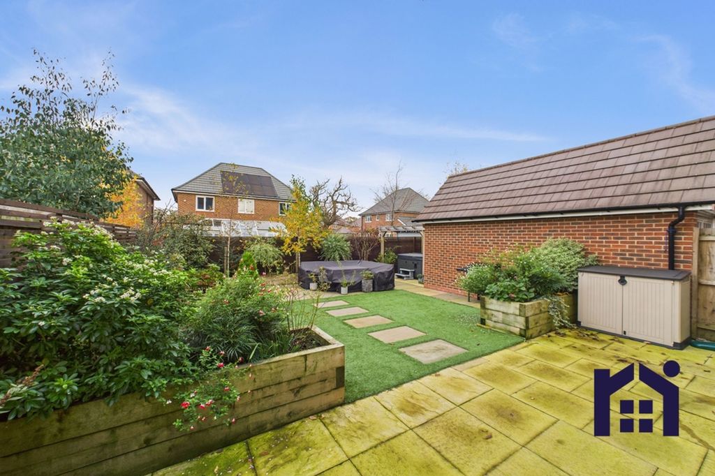 Property photo 2 of 22 Garden