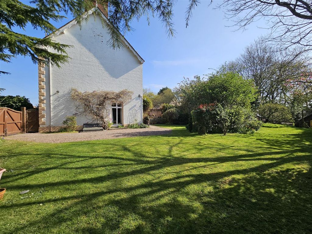 Property photo 2 of 25