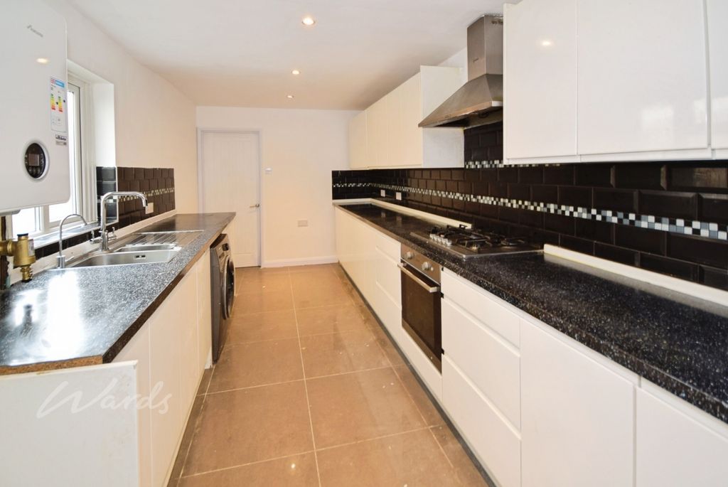 Property photo 2 of 12 Livingstone Kitchen