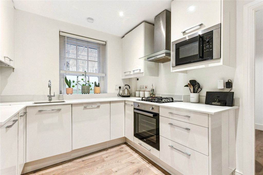 Property photo 3 of 9 Kitchen