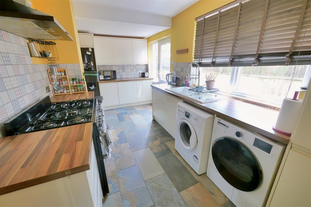 Property photo 2 of 16 Kitchen