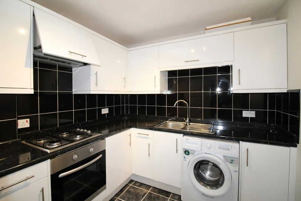 Property photo 3 of 14 8364Cb61-2772-4c06-8535-4F621A501E4B.Jpg