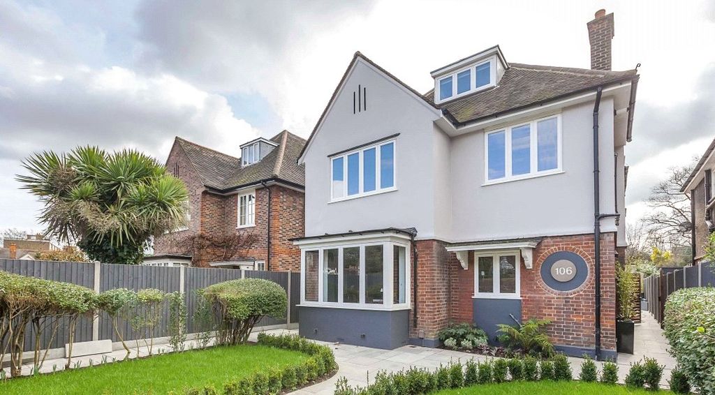 Property photo 1 of 18 External