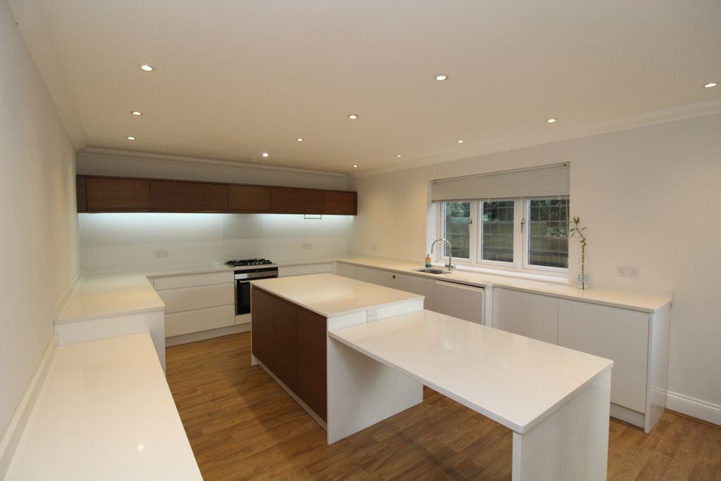 Property photo 3 of 16 Kitchen