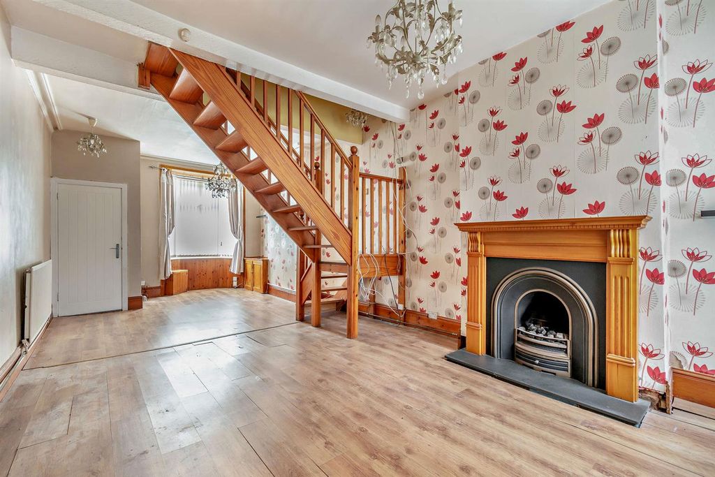 Property photo 2 of 16 8654752-Interior03-800.Jpg