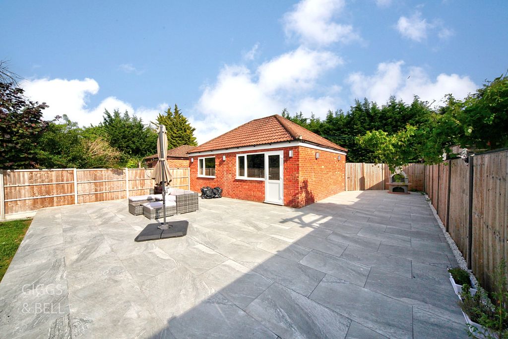 Property photo 2 of 29 5239282