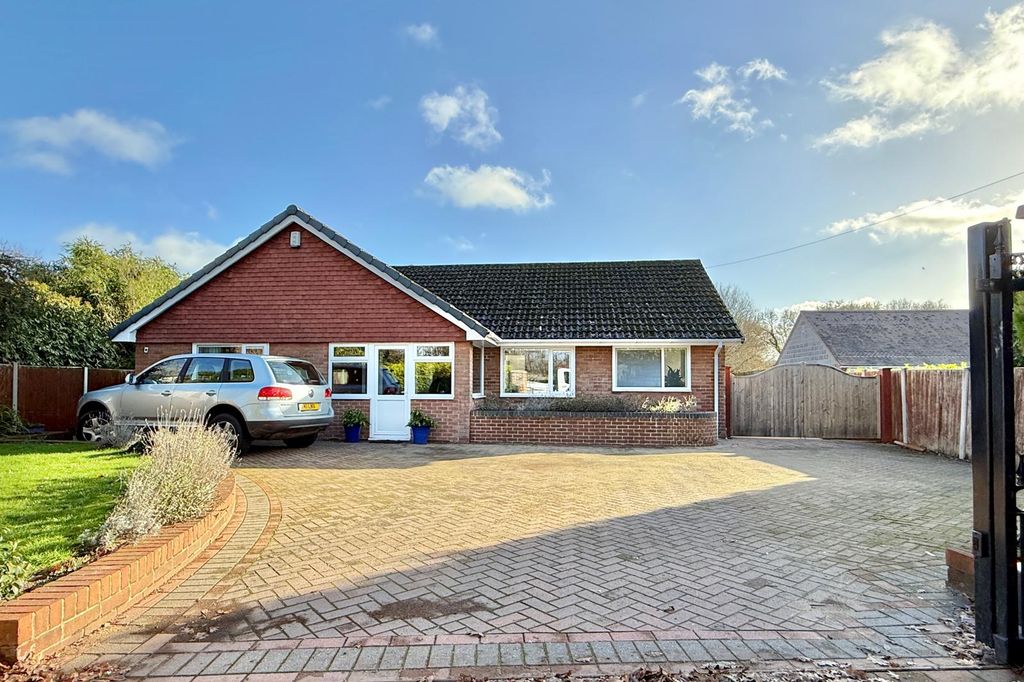 Property photo 1 of 24 3 Bed Detached Bungalow