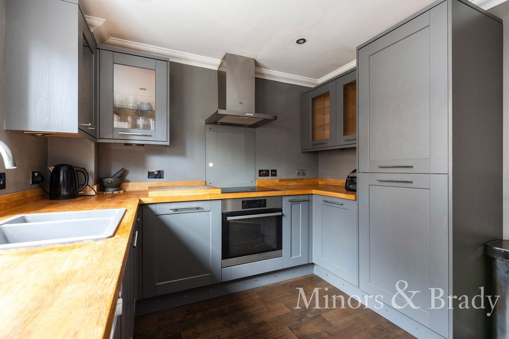 Property photo 3 of 14