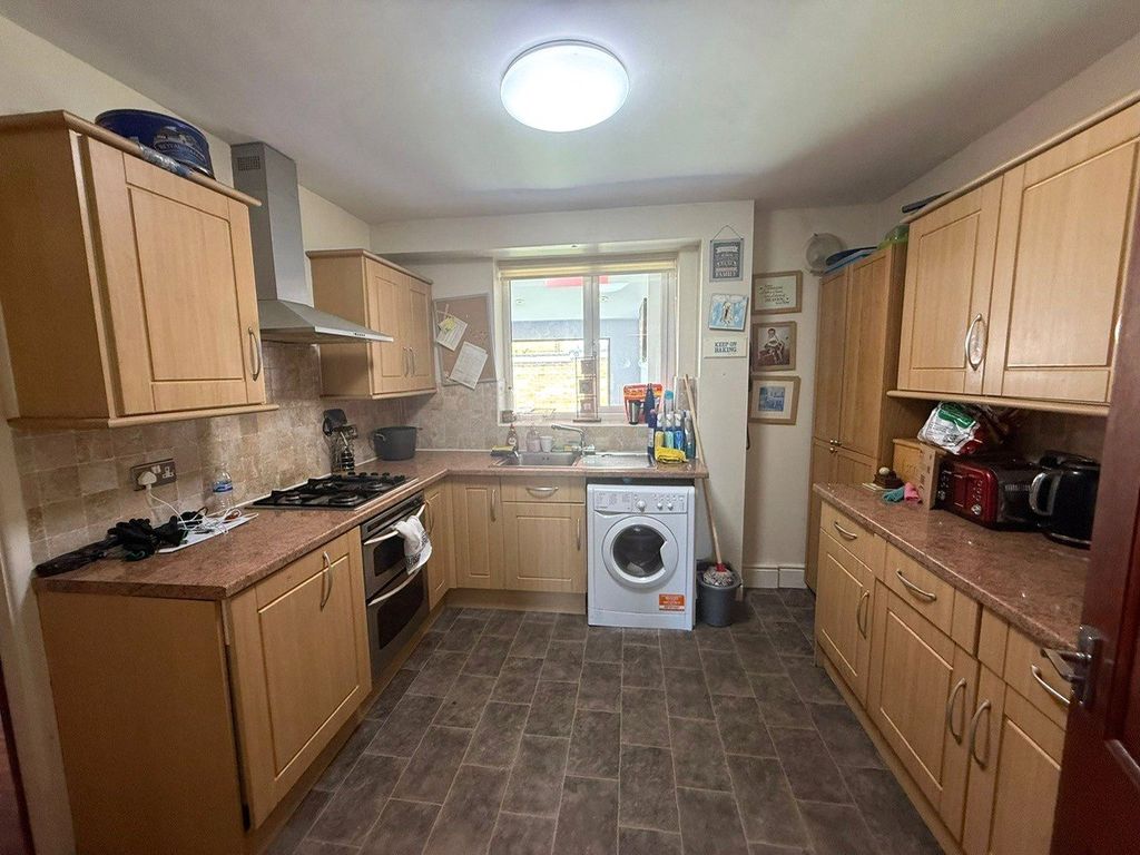 Property photo 3 of 12 Picture No. 34