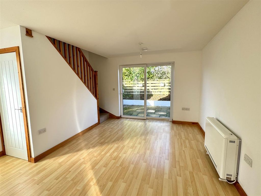 Property photo 3 of 9 Lavinia House Lounge