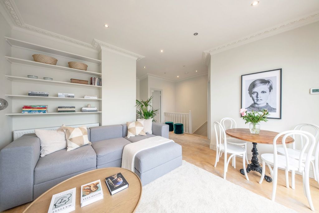 Property photo 2 of 10 Reception