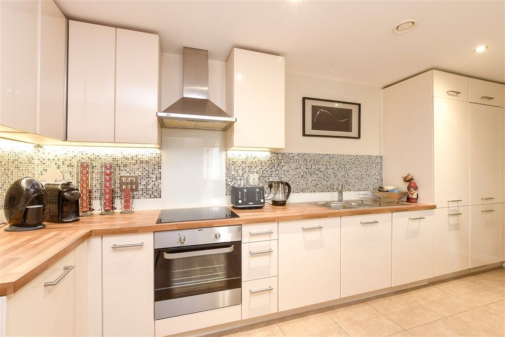 Property photo 3 of 9 Kitchen
