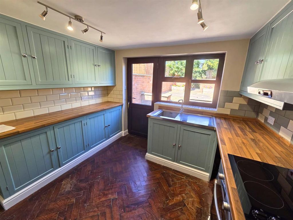 Property photo 3 of 13 Kitchen
