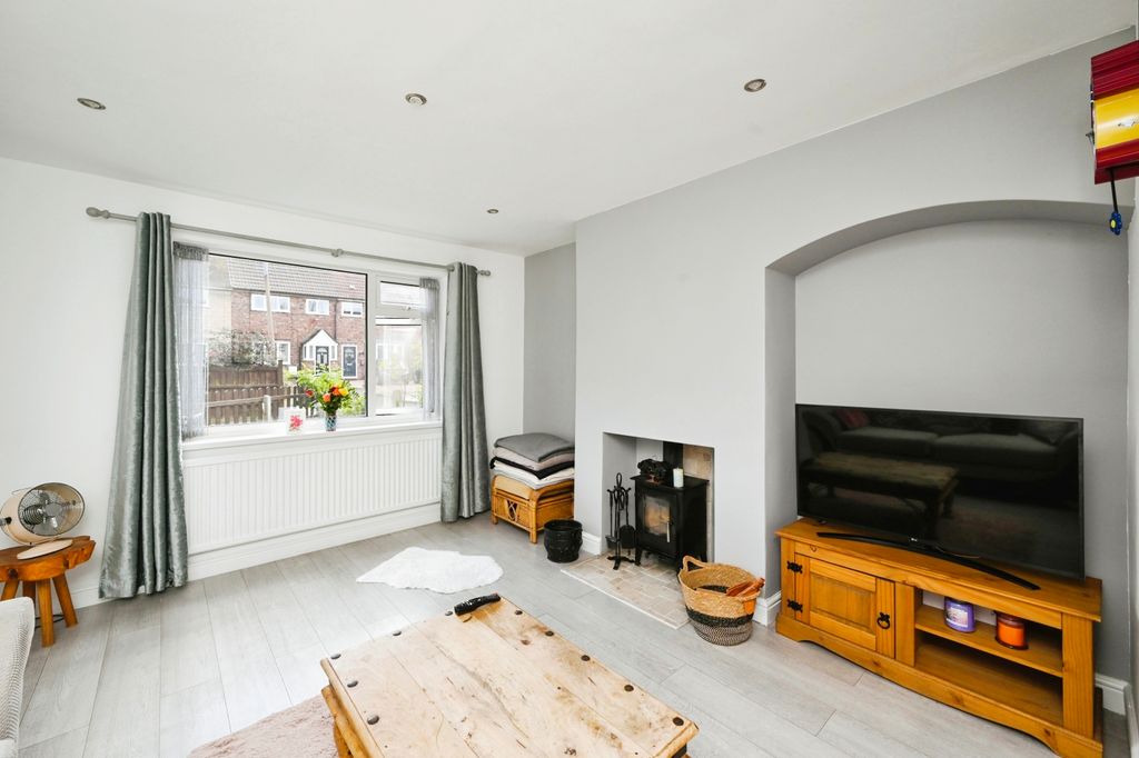 Property photo 2 of 16 Lounge