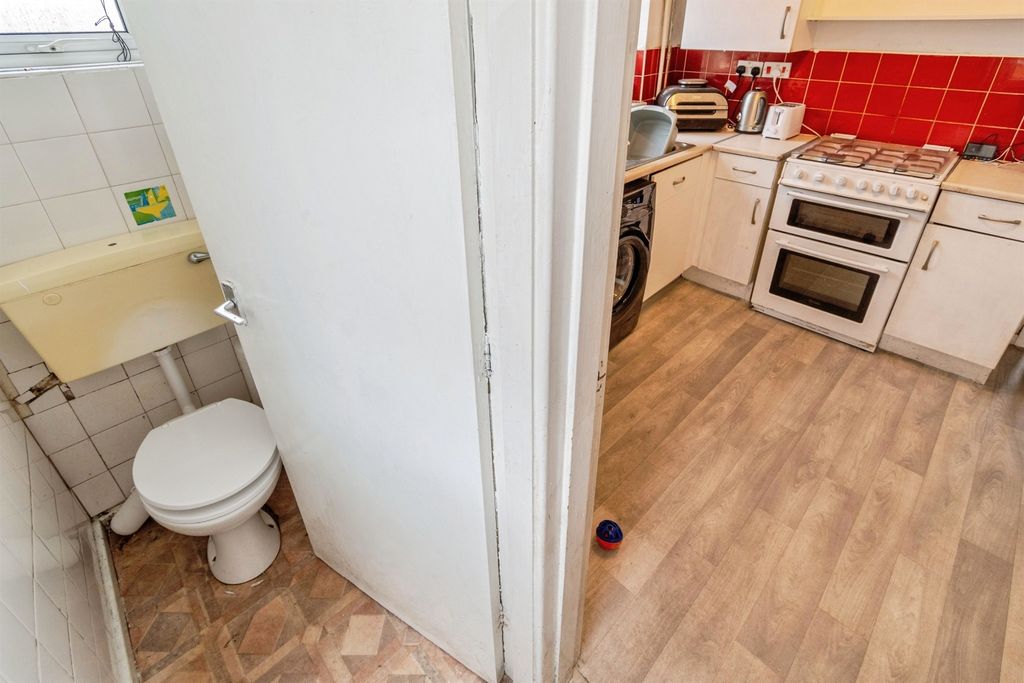 Property photo 3 of 12