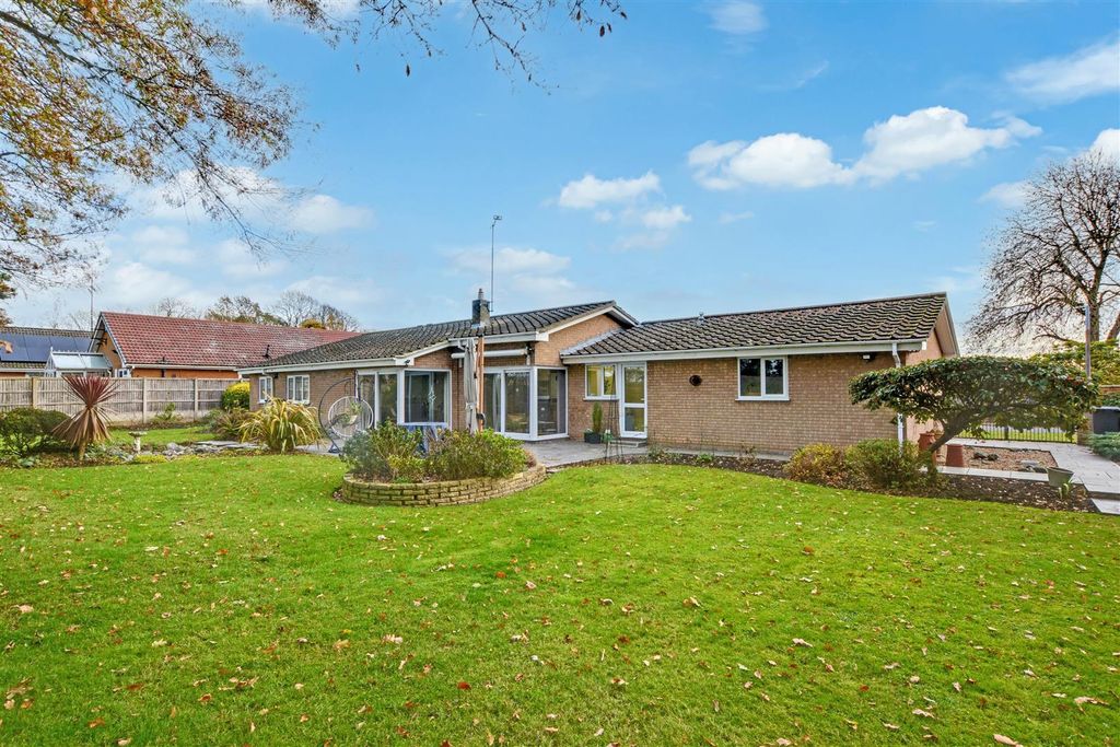 Property photo 2 of 34 Garden_9.Jpeg