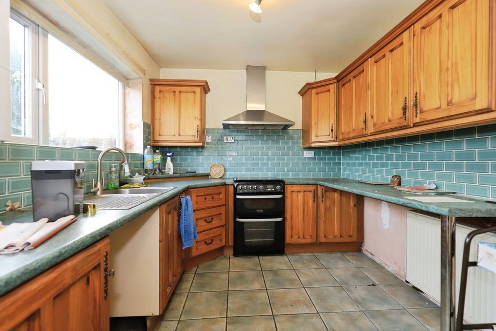 Property photo 3 of 13 Kitchen