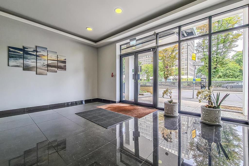 Property photo 2 of 14 Entrance Hall