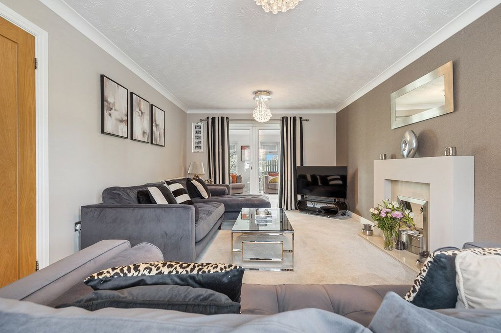 Property photo 3 of 27