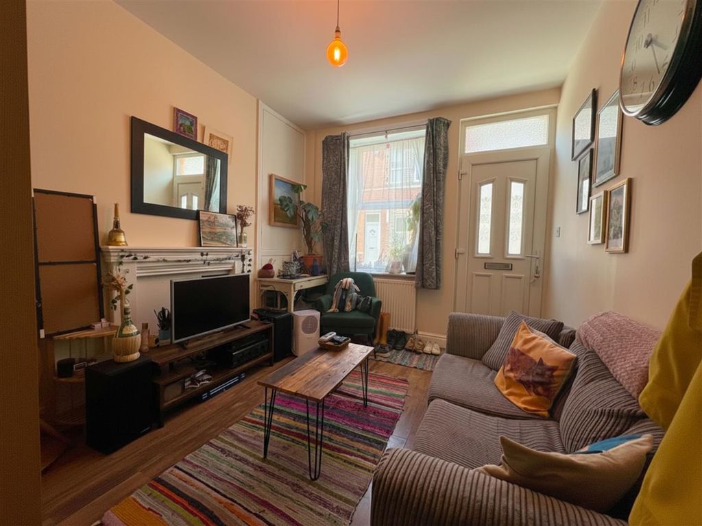 Property photo 2 of 8 14 Brunswick Living Room.Png
