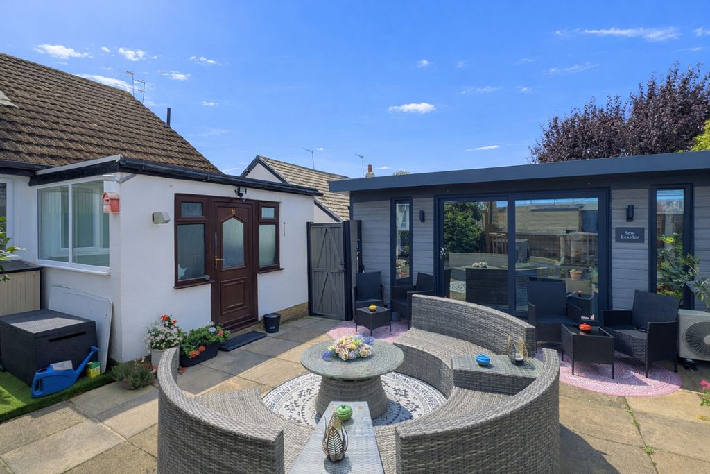 Property photo 3 of 22 Wood View Grove A (4)