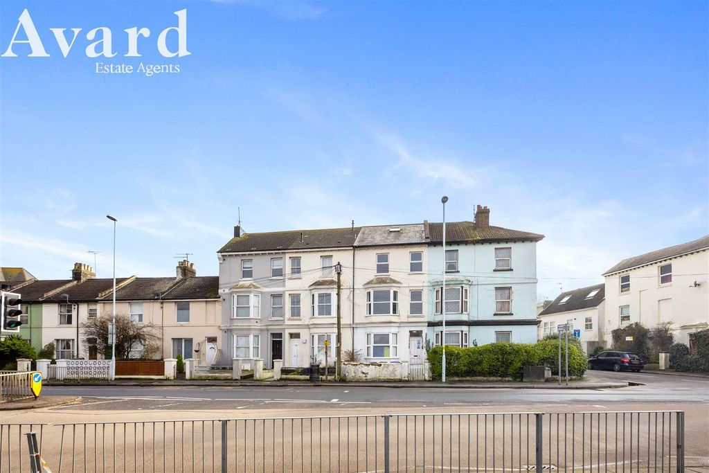 Property photo 3 of 13 Teville Road, 19, First Floor - 010.Jpg